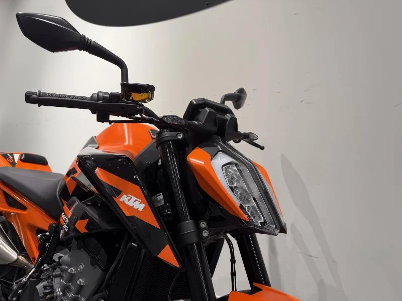 890 DUKE GP