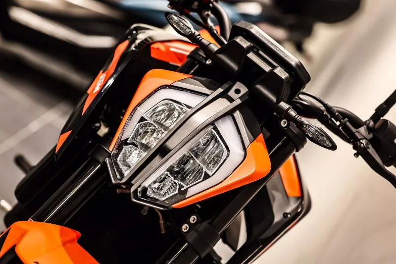 890 DUKE GP