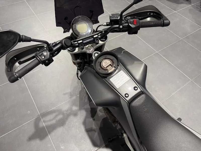 SVARTPILEN 125 ABS