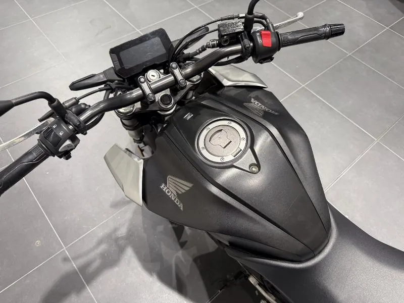 CB 125  R