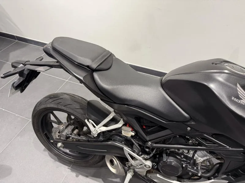 CB 125  R