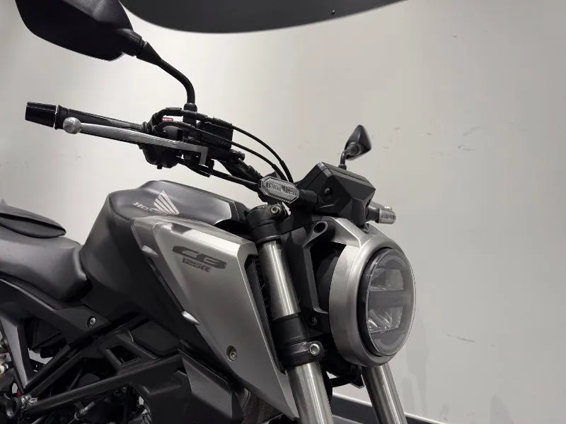 CB 125  R