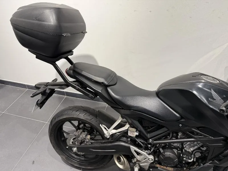 CB 125  R