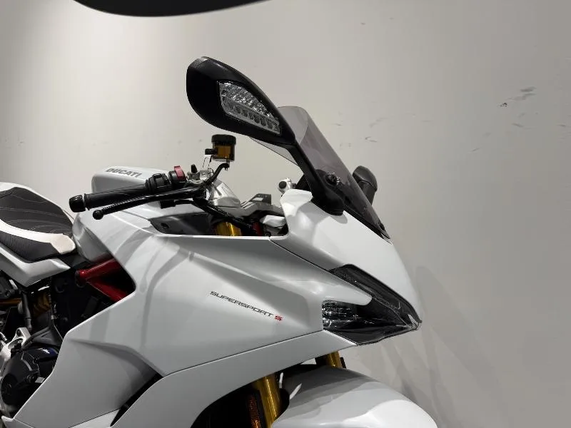 SUPERSPORT 939S