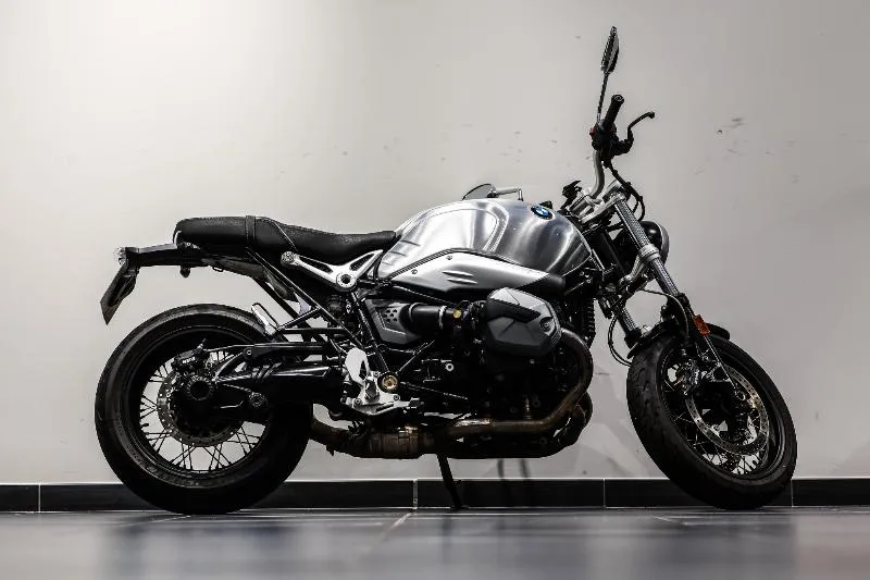 R NineT