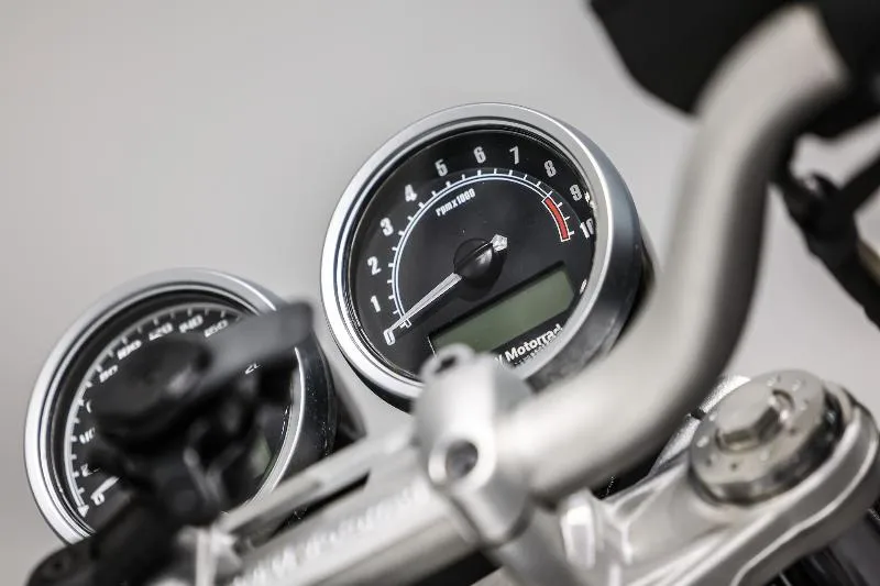 R NineT