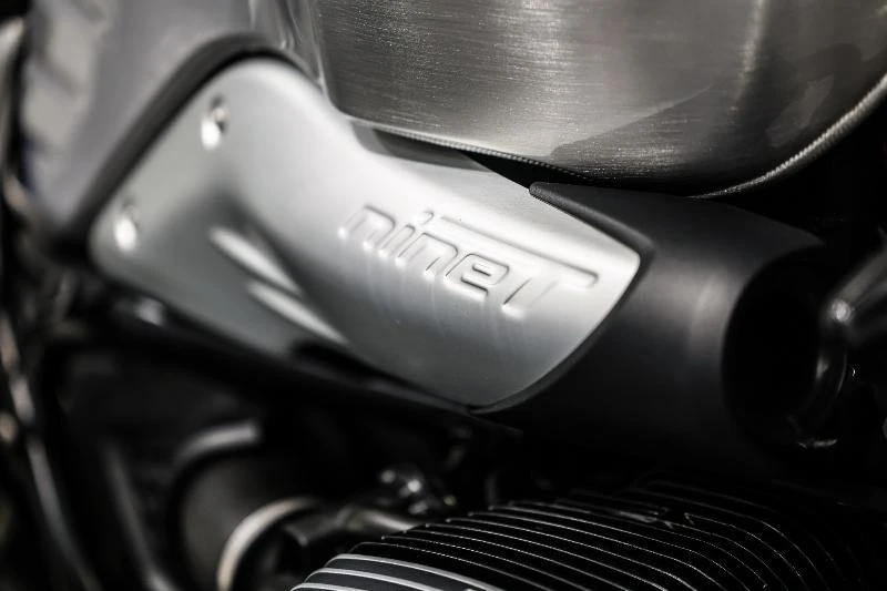 R NineT