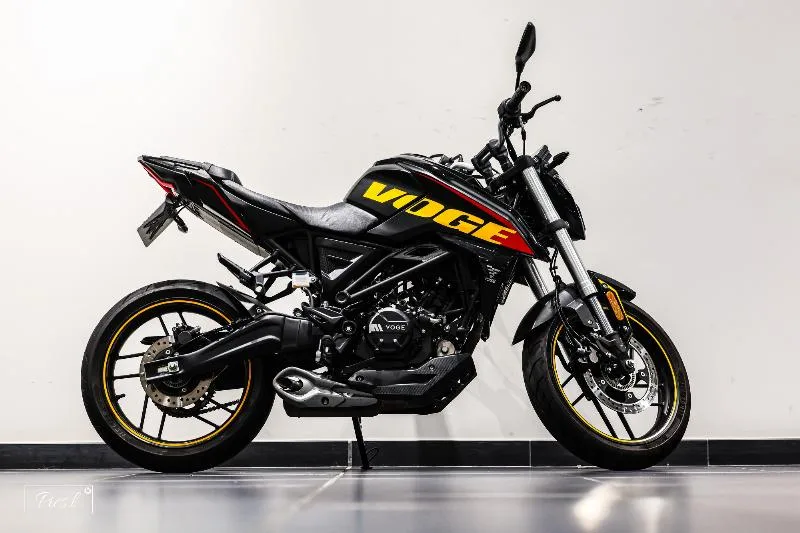 R 125