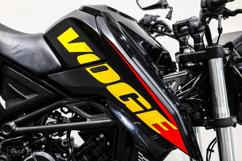 R 125