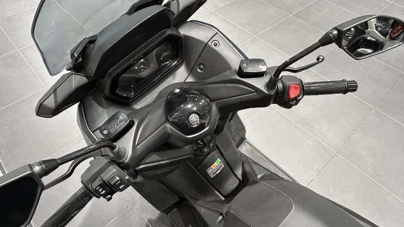 XMAX 300