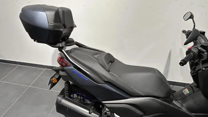 XMAX 300