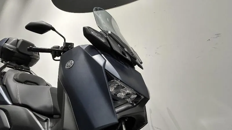 XMAX 300