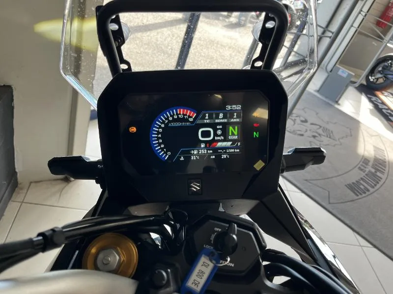 DL VSTROM 800DE
