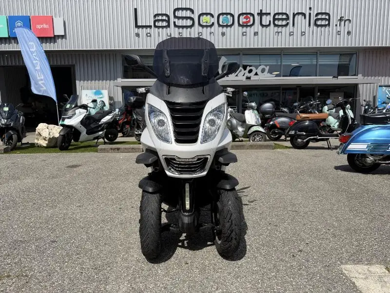 METROPOLIS 400