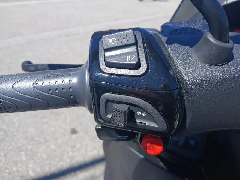 MP3 300 HPE ABS ASR