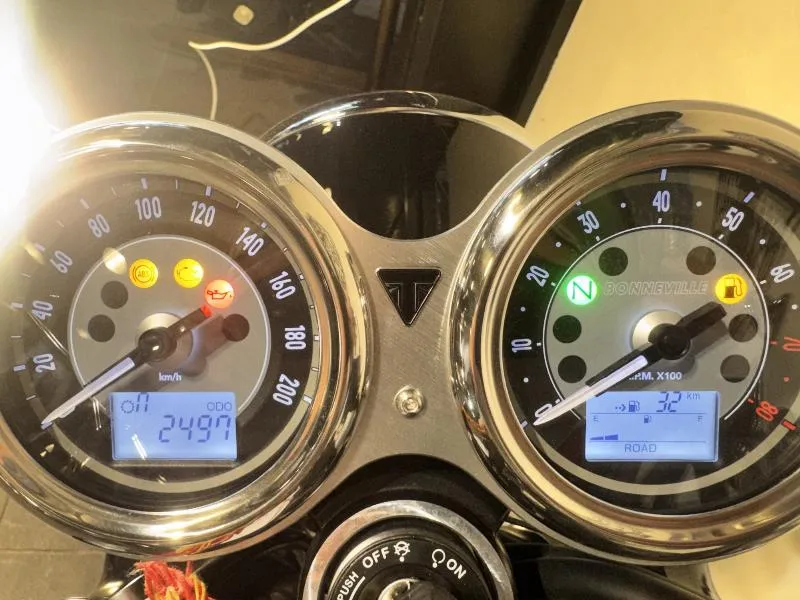 Bonneville T100