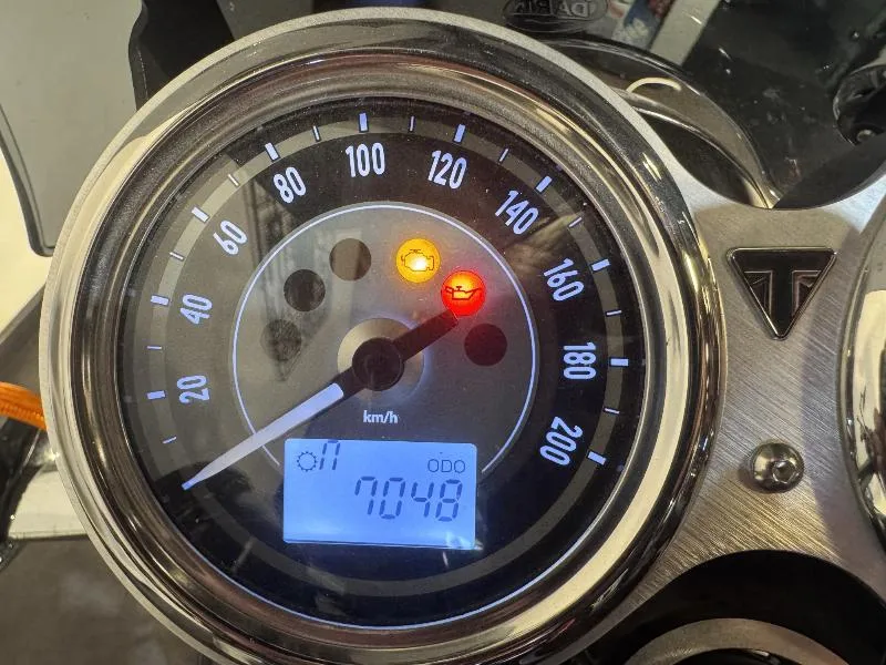 BONNEVILLE T120