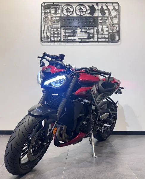STREET TRIPLE 765 RS