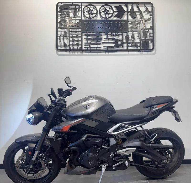 STREET TRIPLE 765 RS