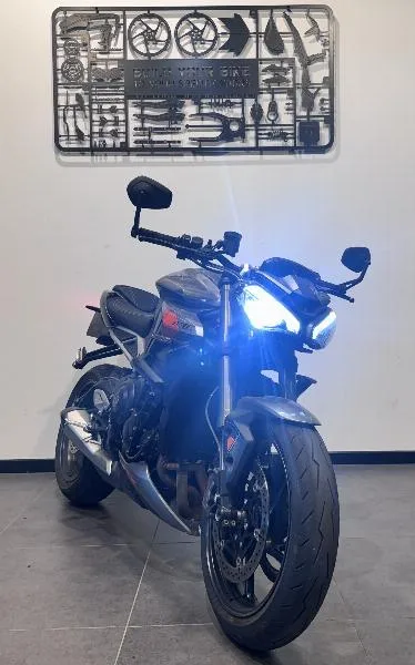 STREET TRIPLE 765 RS