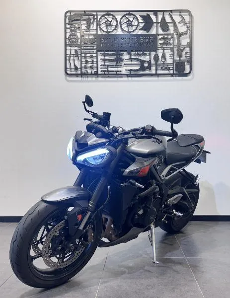STREET TRIPLE 765 RS