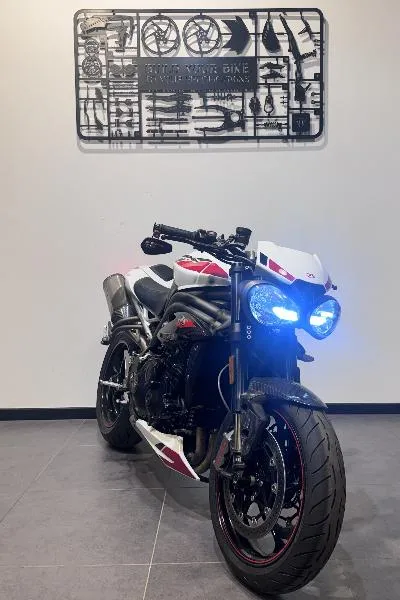 SPEED TRIPLE 1050 RS