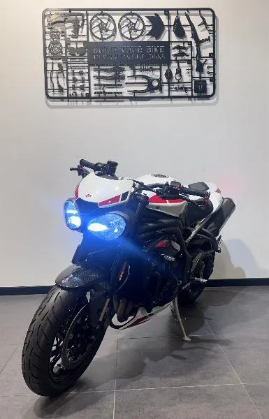 SPEED TRIPLE 1050 RS
