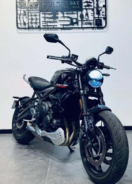 TRIDENT 660