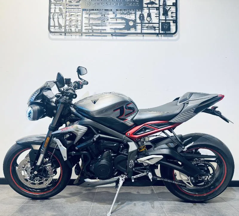 STREET TRIPLE 765 RS