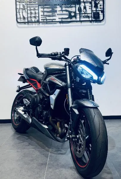 STREET TRIPLE 765 RS