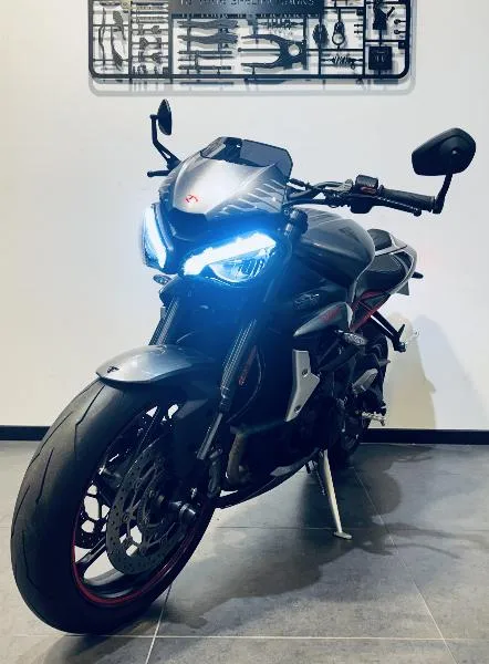 STREET TRIPLE 765 RS