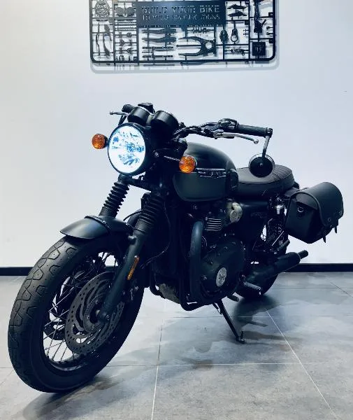 Bonneville T120 Black