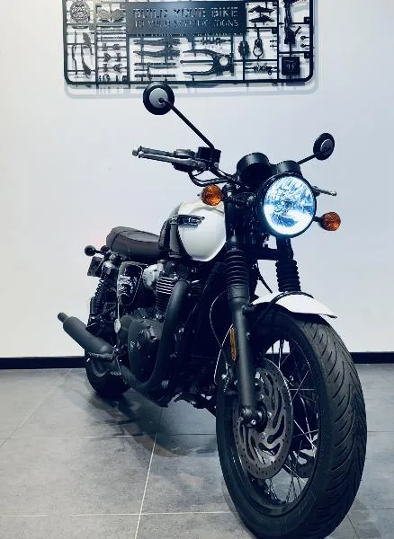 Bonneville T120 Black