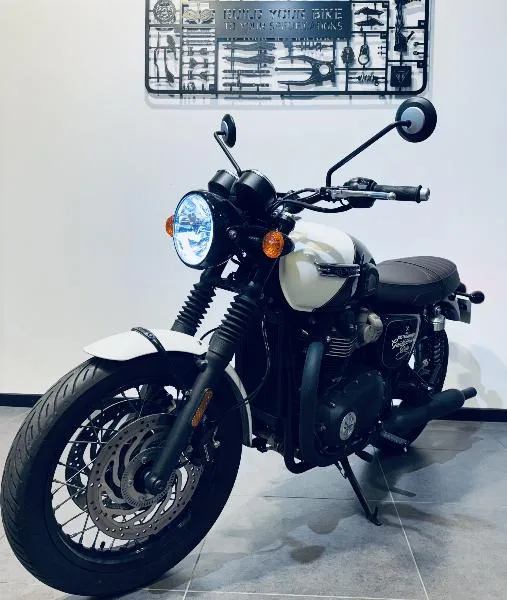 Bonneville T120 Black