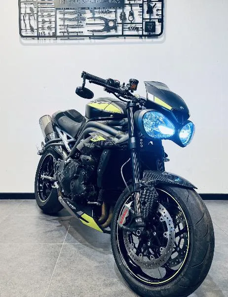 SPEED TRIPLE 1050 RS