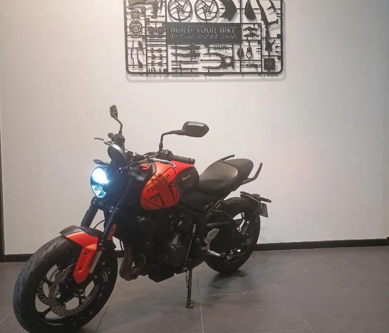 TRIDENT 660