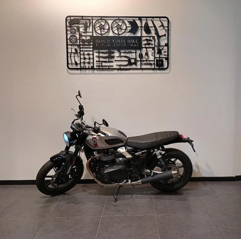 SPEED TWIN 900