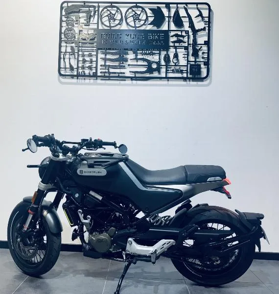 SVARTPILEN 125 ABS