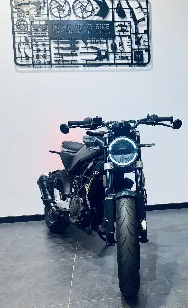 SVARTPILEN 125 ABS