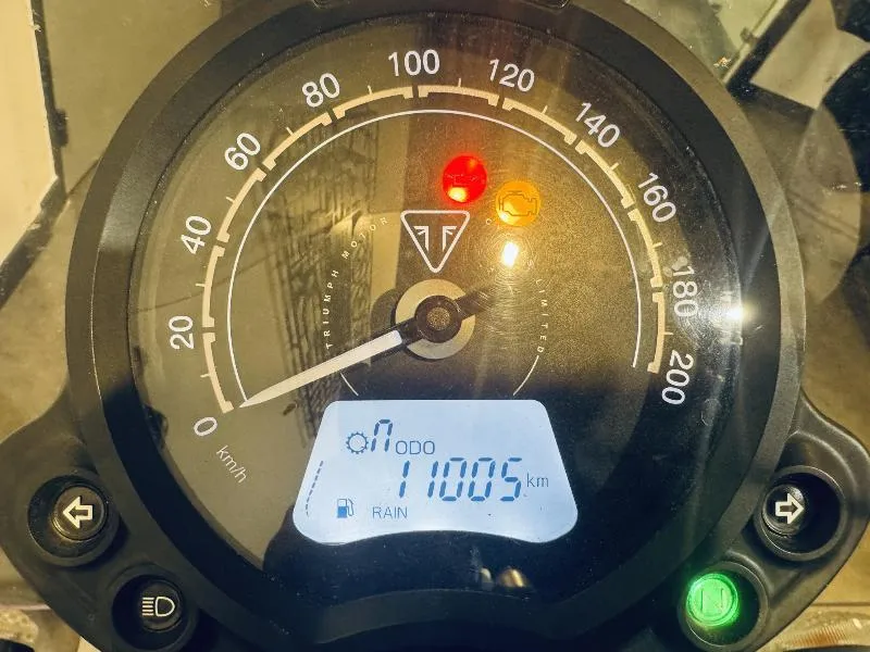SPEED TWIN 900