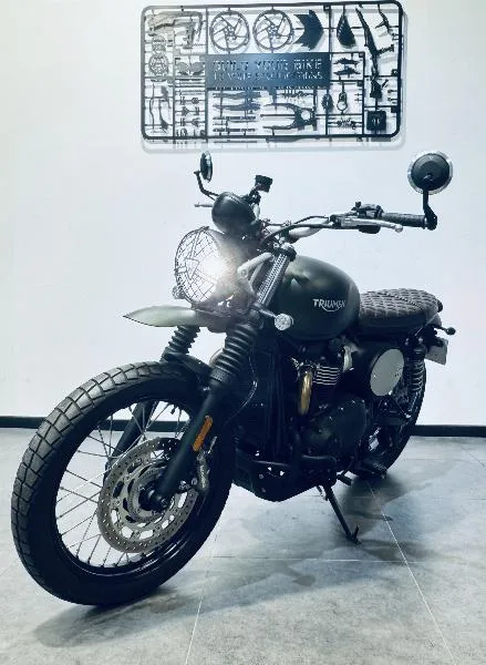 SCRAMBLER 900