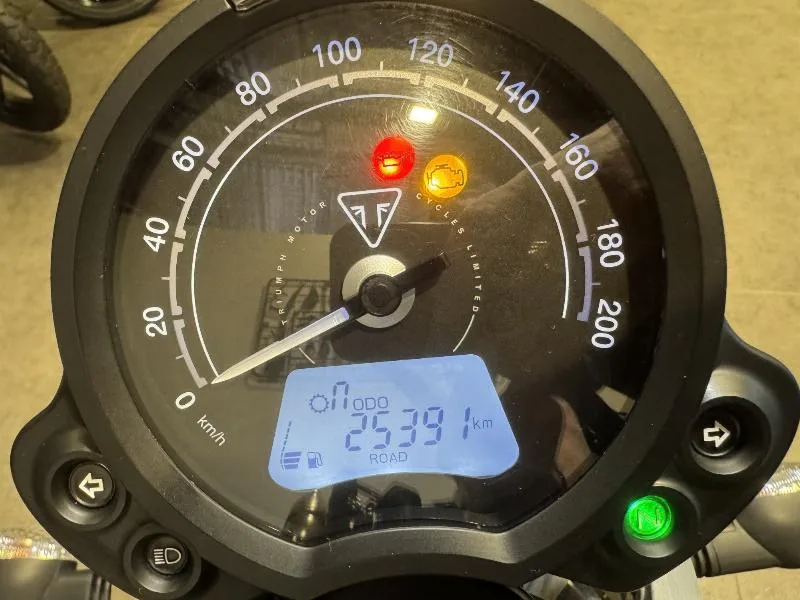 SPEED TWIN 900