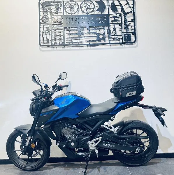 CB 125  R