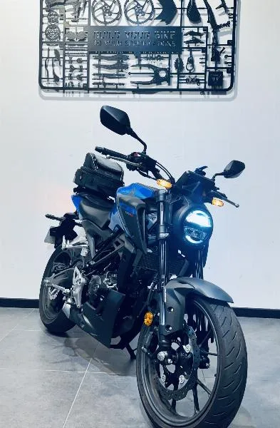 CB 125  R