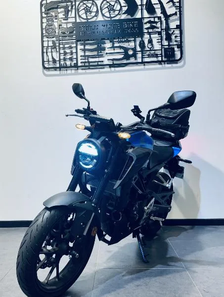 CB 125  R