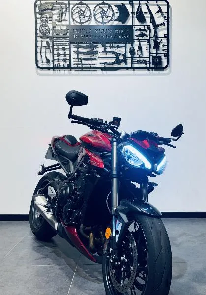 STREET TRIPLE 765 RS