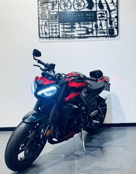 STREET TRIPLE 765 RS