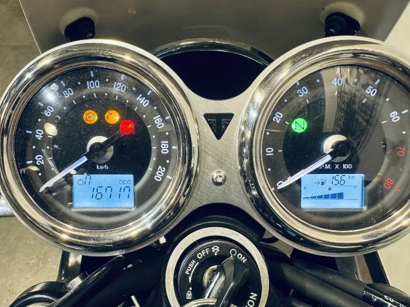 Bonneville T100