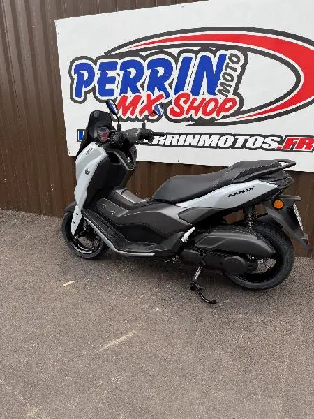 NMAX 125 TECH MAX
