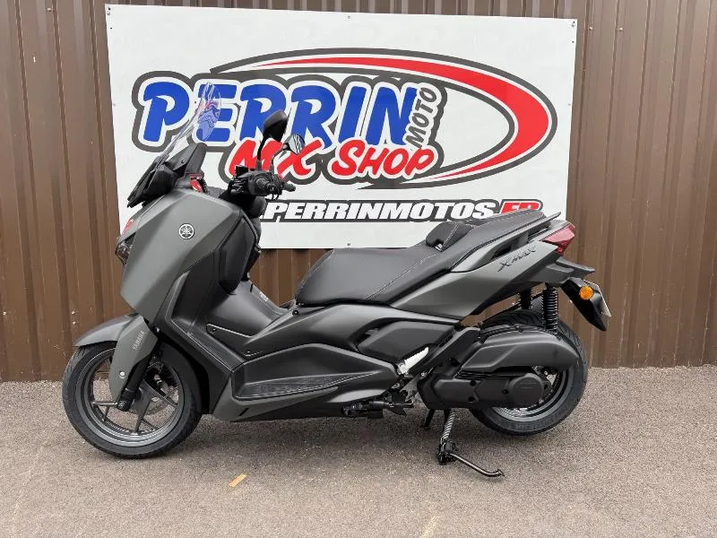XMAX 125
